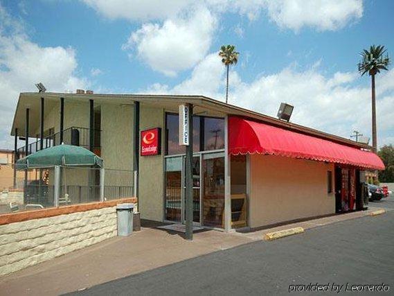 Motel 6 Bakersfield Bagian luar foto