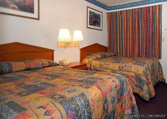 Motel 6 Bakersfield Bagian luar foto