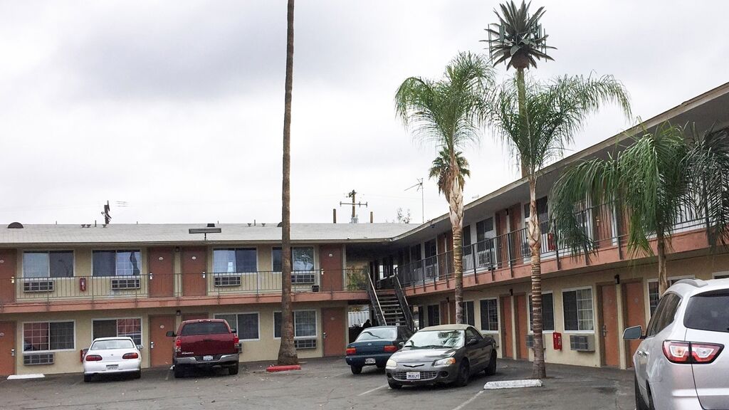 Motel 6 Bakersfield Bagian luar foto
